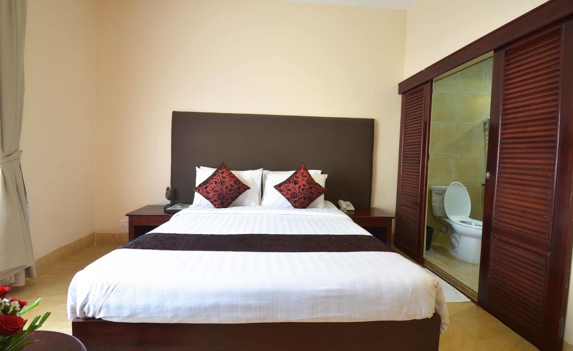 Feeling Home Hotel Phnom Penh Exterior photo