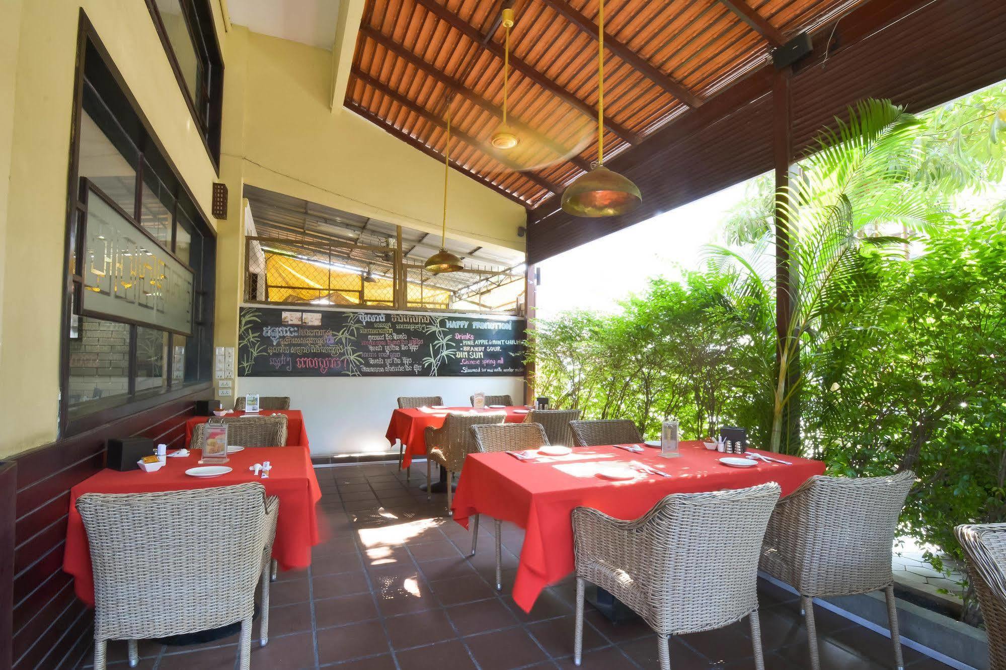 Feeling Home Hotel Phnom Penh Exterior photo